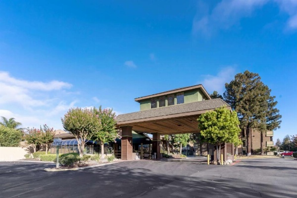 Best Western Plus Forest Park Inn image 14